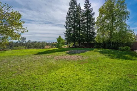 Exterior - 3635 Sunglow Dr, Redding, CA 96001 photo 17 of 19