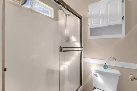 Bath - 3635 Sunglow Dr, Redding, CA 96001 photo 4 of 6