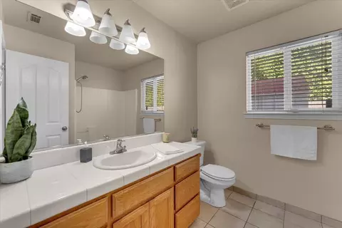Bath - 3635 Sunglow Dr, Redding, CA 96001 photo 5 of 6