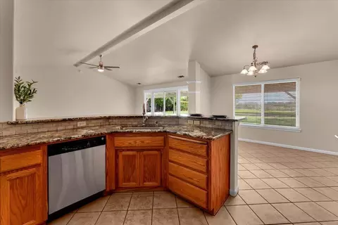 Kitchen - 3635 Sunglow Dr, Redding, CA 96001 photo 5 of 6