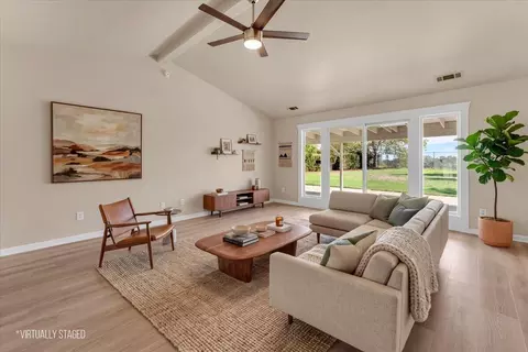 Living - 3635 Sunglow Dr, Redding, CA 96001 photo 2 of 6