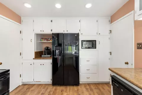 Kitchen - 1220 Almond Ave, Redding, CA 96001 photo 4 of 4