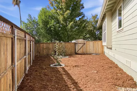 Exterior - 2899 Lanning Ave, Redding, CA 96001 photo 4 of 11
