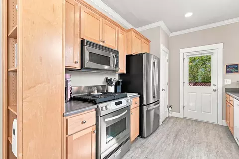 Kitchen - 2899 Lanning Ave, Redding, CA 96001 photo 2 of 3