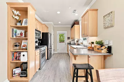 Kitchen - 2899 Lanning Ave, Redding, CA 96001 photo 1 of 3