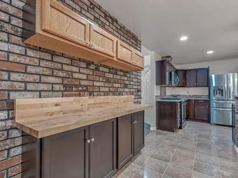 Kitchen - 37173 Serpentine Ln, Burney, CA 96013 photo 2 of 7