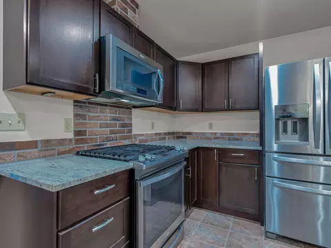 Kitchen - 37173 Serpentine Ln, Burney, CA 96013 photo 5 of 7