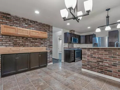 Kitchen - 37173 Serpentine Ln, Burney, CA 96013 photo 3 of 7