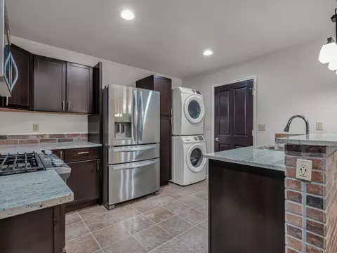 Kitchen - 37173 Serpentine Ln, Burney, CA 96013 photo 4 of 7