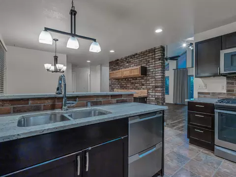 Kitchen - 37173 Serpentine Ln, Burney, CA 96013 photo 6 of 7