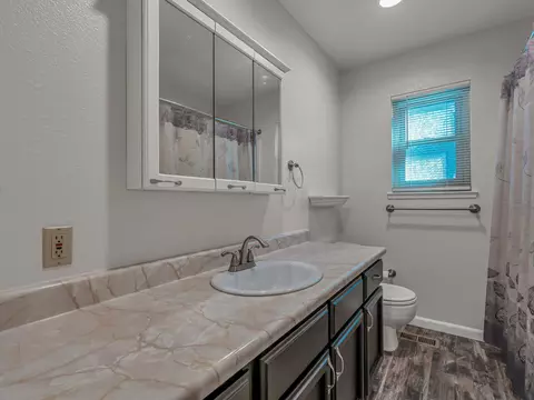 Bath - 37173 Serpentine Ln, Burney, CA 96013 photo 3 of 4