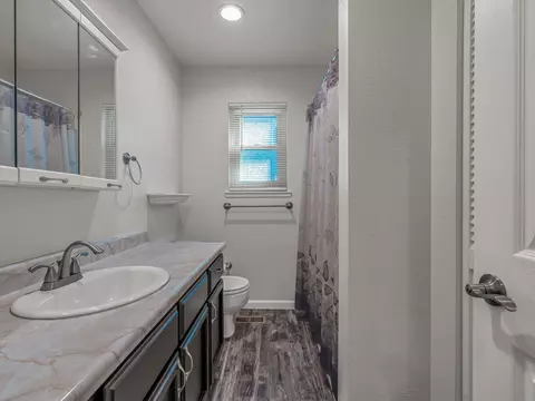Bath - 37173 Serpentine Ln, Burney, CA 96013 photo 4 of 4