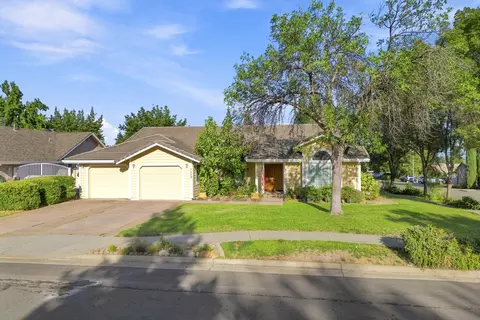 Exterior - 1413 River Ridge Dr, Redding, CA 96003 photo 12 of 12