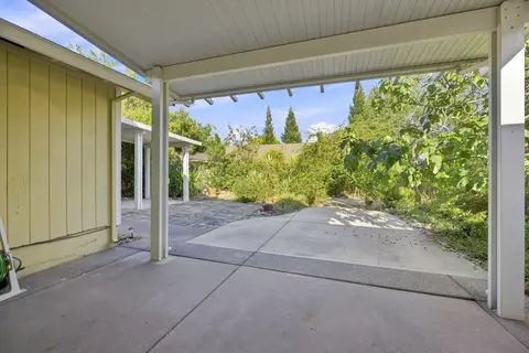Exterior - 1413 River Ridge Dr, Redding, CA 96003 photo 5 of 12