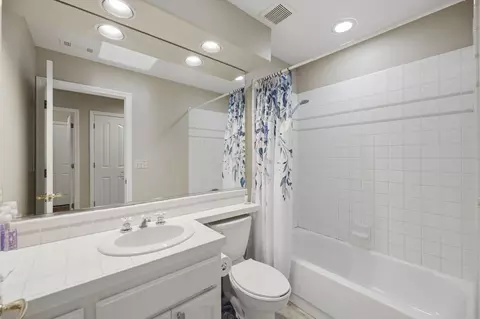 Bath - 1413 River Ridge Dr, Redding, CA 96003 photo 1 of 3