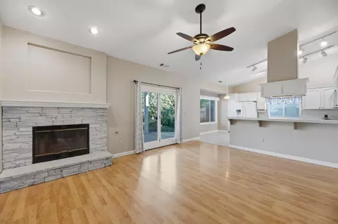 Living - 1413 River Ridge Dr, Redding, CA 96003 photo 5 of 6