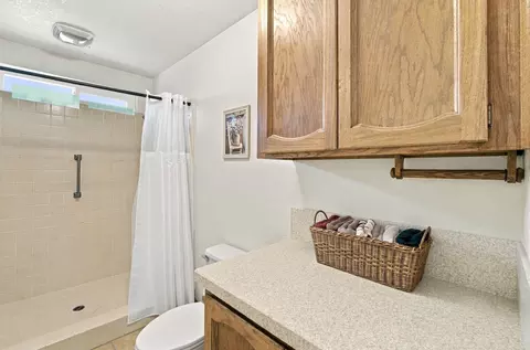 Bath - 3630 Wasatch Dr, Redding, CA 96001 photo 1 of 2