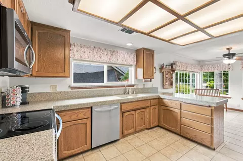 Kitchen - 3630 Wasatch Dr, Redding, CA 96001 photo 1 of 4