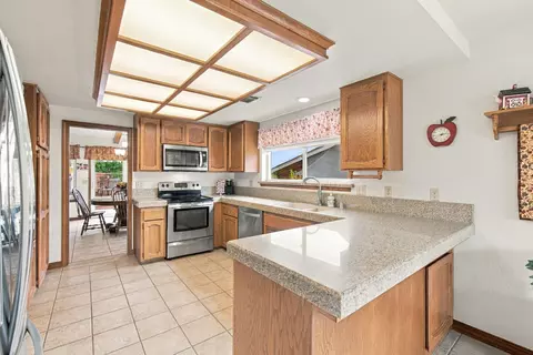Kitchen - 3630 Wasatch Dr, Redding, CA 96001 photo 4 of 4