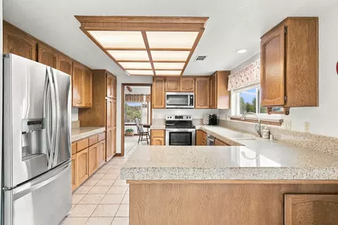 Kitchen - 3630 Wasatch Dr, Redding, CA 96001 photo 3 of 4