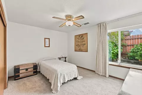 Bedroom - 3630 Wasatch Dr, Redding, CA 96001 photo 3 of 6