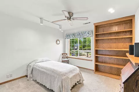 Bedroom - 3630 Wasatch Dr, Redding, CA 96001 photo 5 of 6