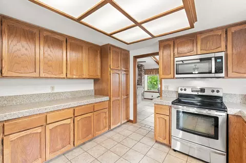 Kitchen - 3630 Wasatch Dr, Redding, CA 96001 photo 2 of 4
