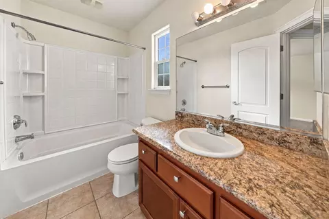 Bath - 2119 Tuscany Way, Redding, CA 96003 photo 2 of 2