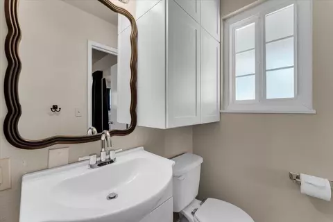 Bath - 3845 Loustalot Way, Redding, CA 96002 photo 1 of 4