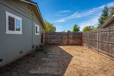 Exterior - 3845 Loustalot Way, Redding, CA 96002 photo 7 of 12