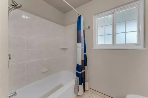 Bath - 3845 Loustalot Way, Redding, CA 96002 photo 4 of 4