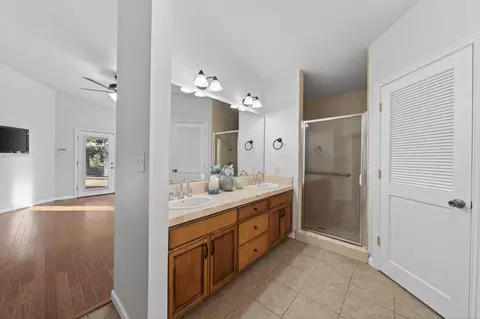Bath - 2115 Hawn Ave, Redding, CA 96002 photo 1 of 3