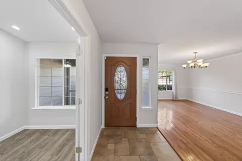 Entry Way - 2115 Hawn Ave, Redding, CA 96002 photo 2 of 5