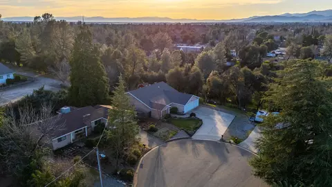 View/Area - 2115 Hawn Ave, Redding, CA 96002 photo 2 of 4