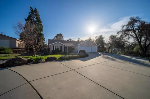 Exterior - 2115 Hawn Ave, Redding, CA 96002 photo 14 of 15
