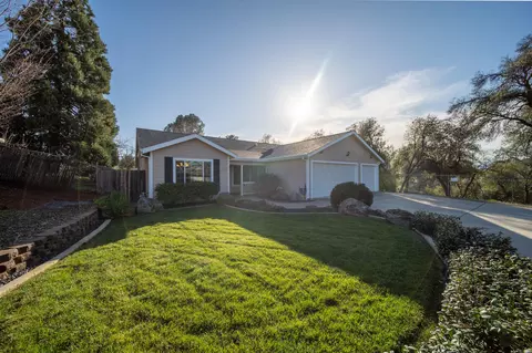 Exterior - 2115 Hawn Ave, Redding, CA 96002 photo 12 of 15