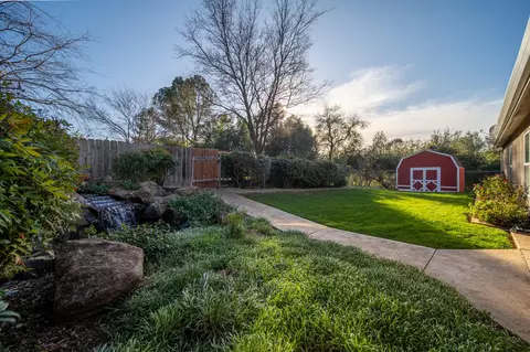 Exterior - 2115 Hawn Ave, Redding, CA 96002 photo 5 of 15