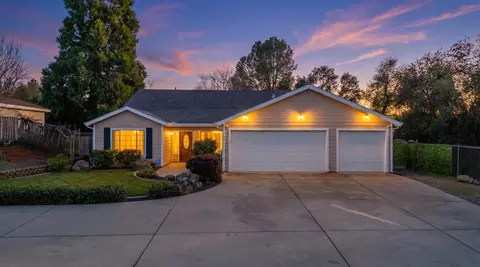 Exterior - 2115 Hawn Ave, Redding, CA 96002 photo 11 of 15