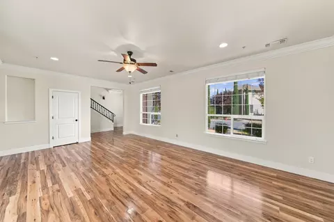 Living - 5537 Diamond Ridge Dr, Redding, CA 96003 photo 2 of 5