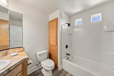 Bath - 5537 Diamond Ridge Dr, Redding, CA 96003 photo 4 of 5