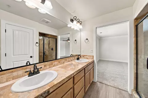 Bath - 5537 Diamond Ridge Dr, Redding, CA 96003 photo 3 of 5