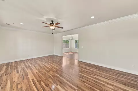Living - 5537 Diamond Ridge Dr, Redding, CA 96003 photo 4 of 5