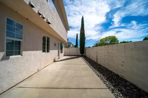 Exterior - 5537 Diamond Ridge Dr, Redding, CA 96003 photo 3 of 4