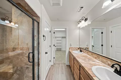 Bath - 5537 Diamond Ridge Dr, Redding, CA 96003 photo 1 of 5