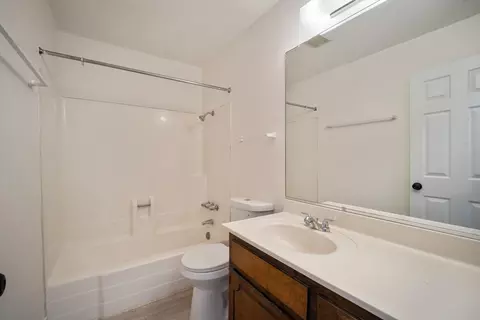 Bath - 5574 Mountain View Dr, Redding, CA 96003 photo 1 of 1