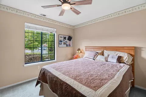 Bedroom - 3683 Cherrywood Dr, Redding, CA 96002 photo 4 of 7