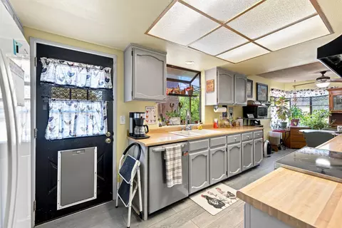 Kitchen - 19893 Welbula Dr, Redding, CA 96003 photo 5 of 5