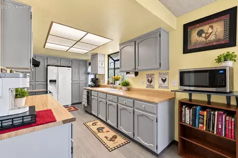 Kitchen - 19893 Welbula Dr, Redding, CA 96003 photo 1 of 5