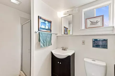 Bath - 19893 Welbula Dr, Redding, CA 96003 photo 3 of 4