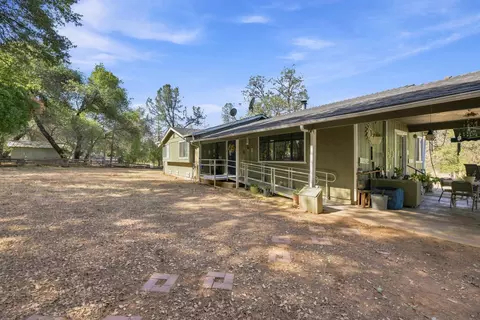 Exterior - 19893 Welbula Dr, Redding, CA 96003 photo 11 of 14
